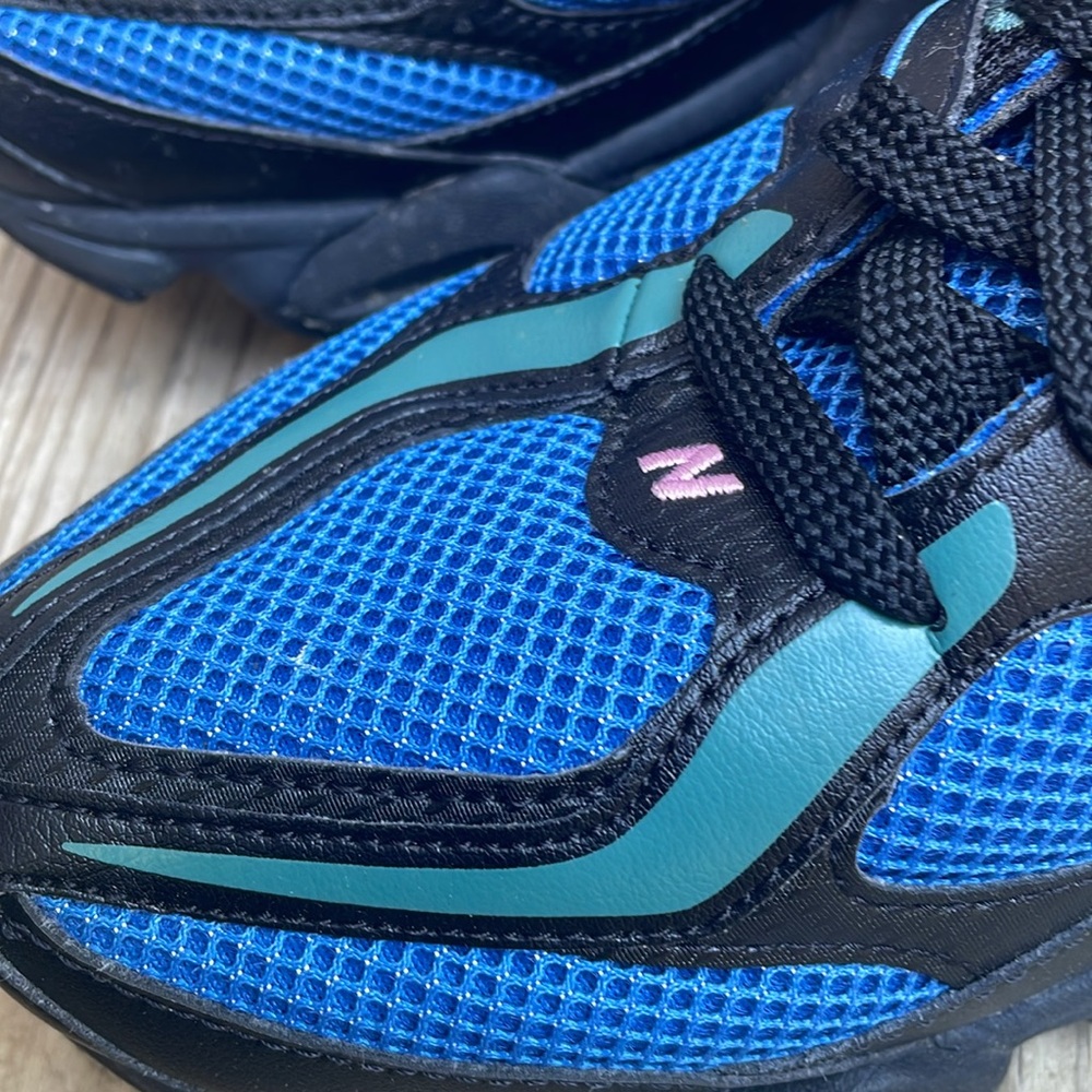 LIKE NEW- New Balance 9060- Black/Blue Sneakers M 10.5/ W 12 - Picture 8 of 13